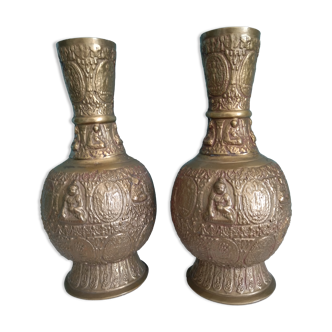 Paire de vases asiatiques anciens en bronze