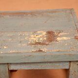 Table de chevet d’atelier en teck birman patine bleue d’origine
