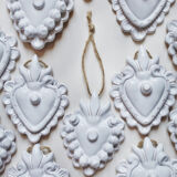 Decorative heart in white ceramic "ribbon"