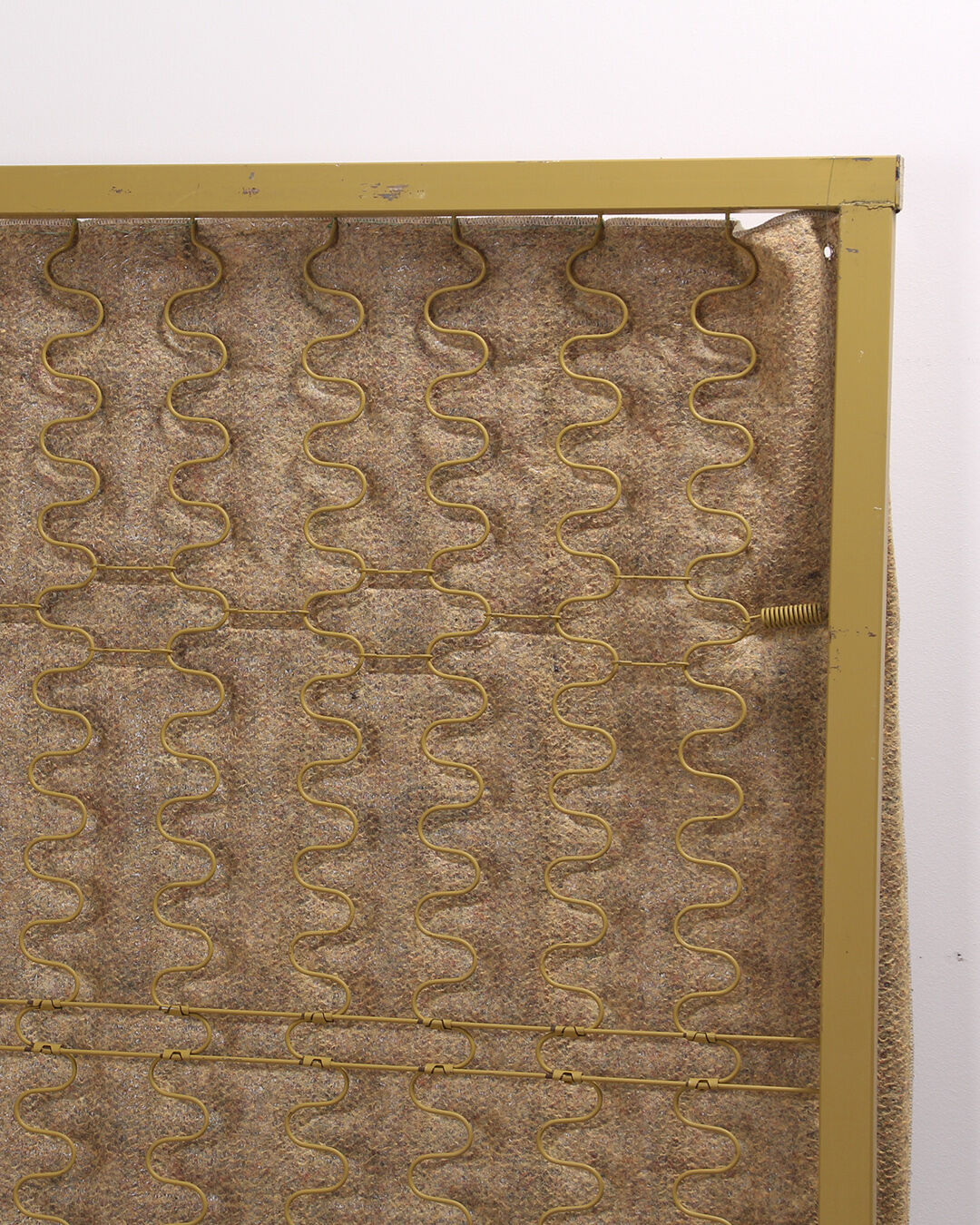 Bed 140 rattan and 2 vintage bedside tables