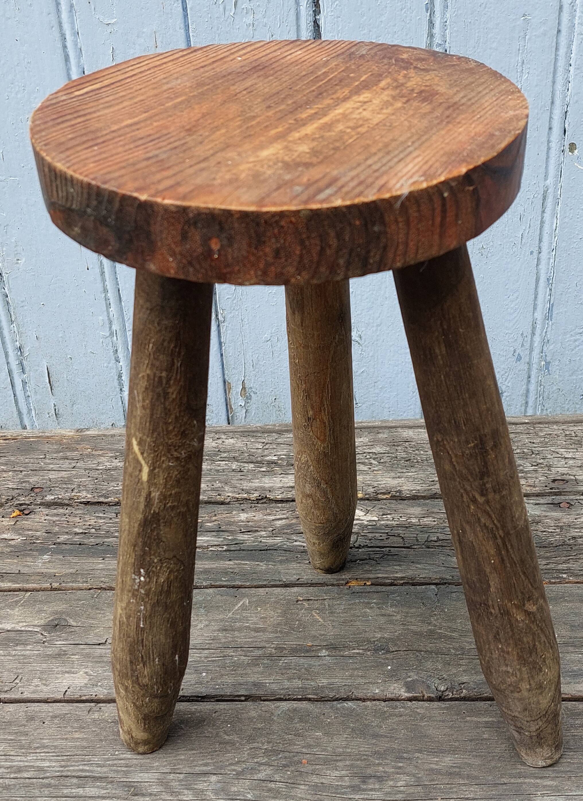 Tabouret tripode de ferme