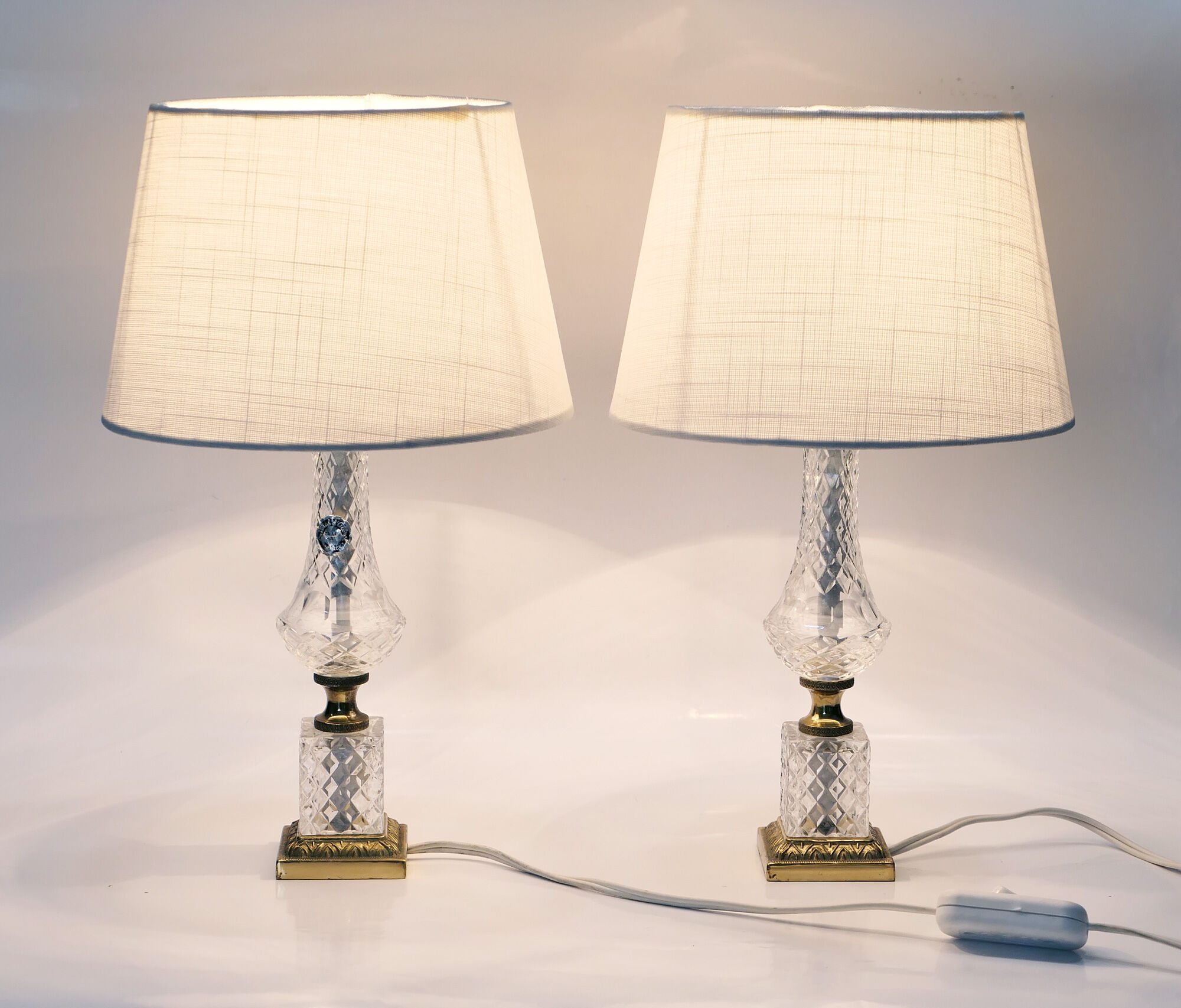 Paire de lampes de table néo-classique cristal d'albret