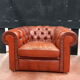 Paire de fauteuils chesterfield