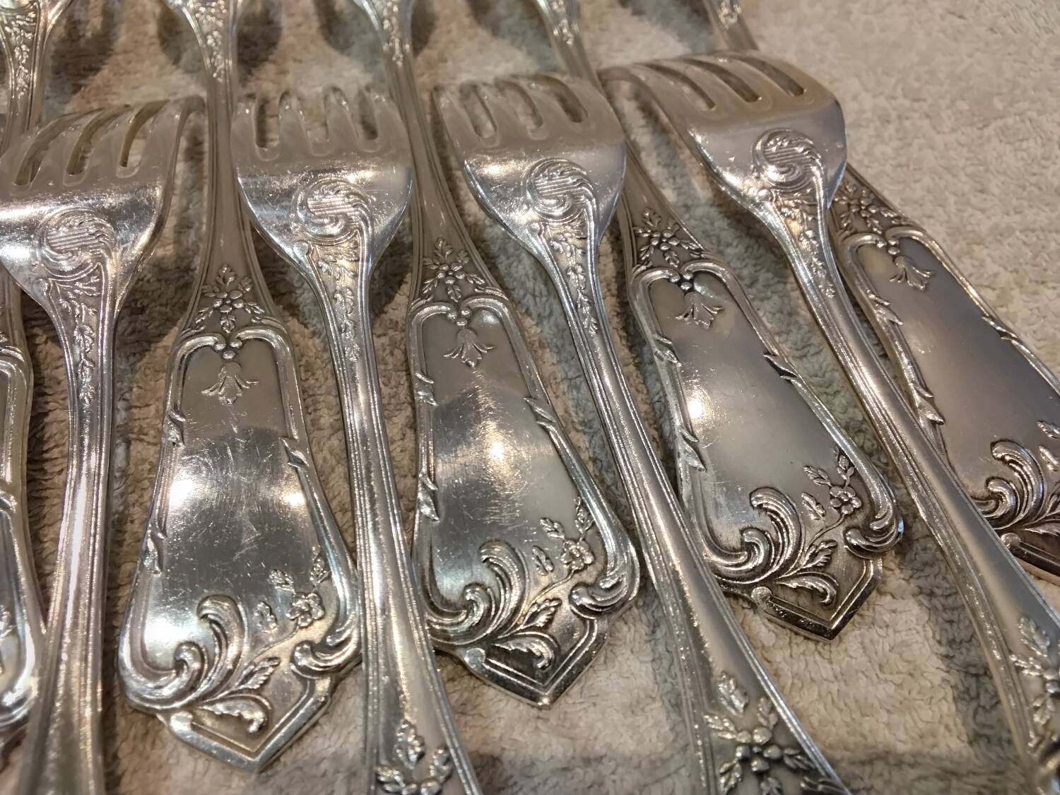12 silver-plated metal table forks by Boulenger in the Louis XV style, demi-rich.