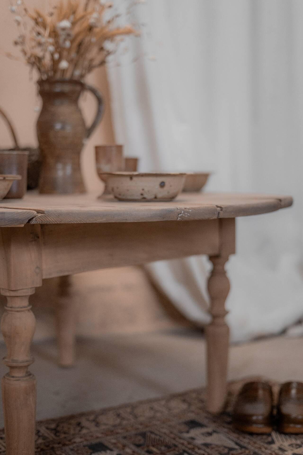 Round coffee table