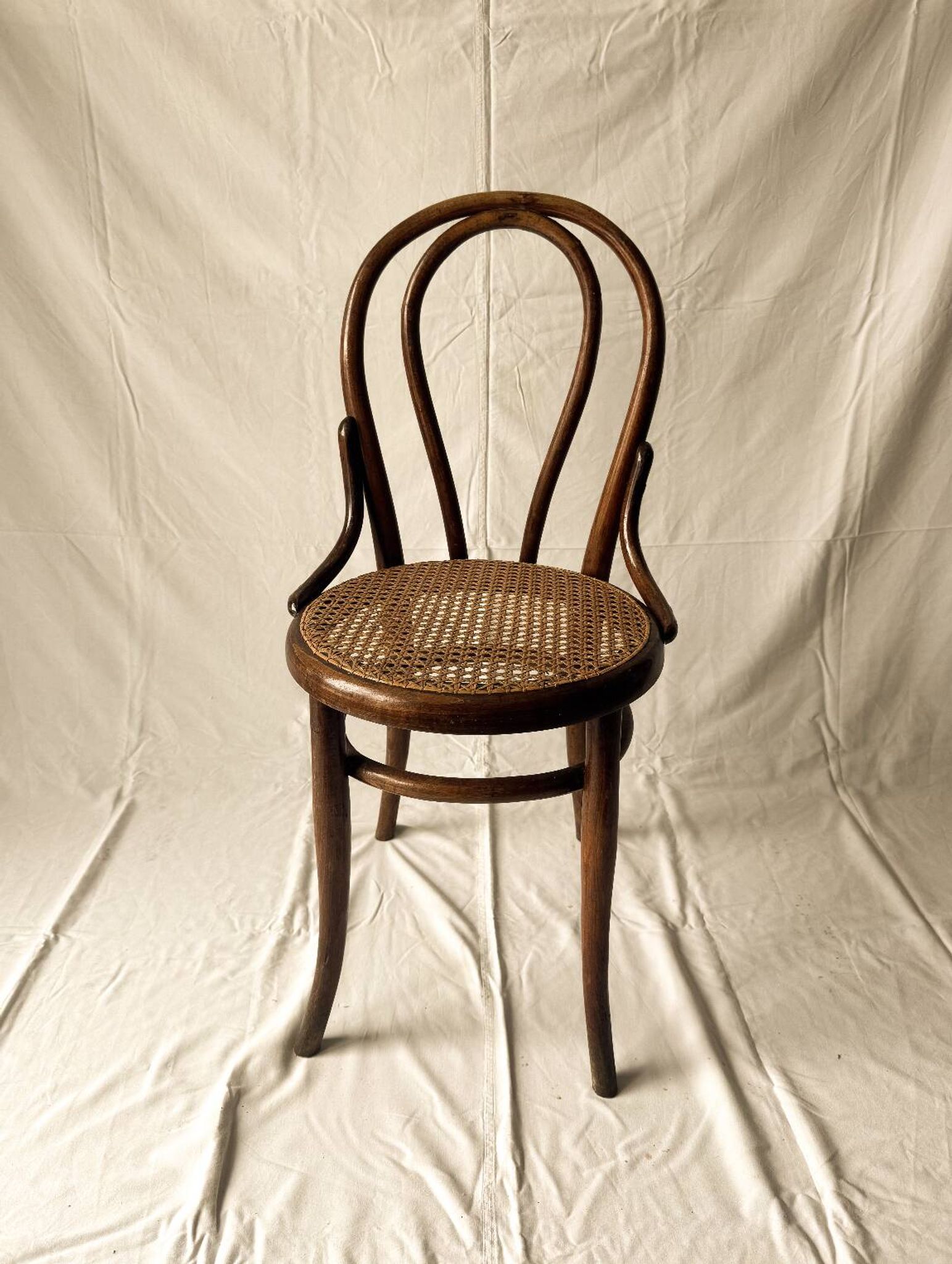Chaise bistro assise cannée type Thonet
