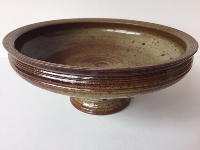 Fruit cut on a Gres foot