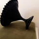 Coupe sur pied en verre opalin noir