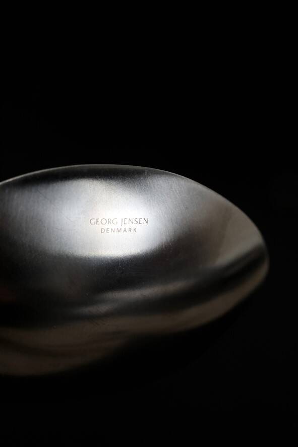 “Leaf” bowl / medium size / Helle Damkjær for Georg Jensen / brushed stainless steel / asymmetrical / Danish modern design