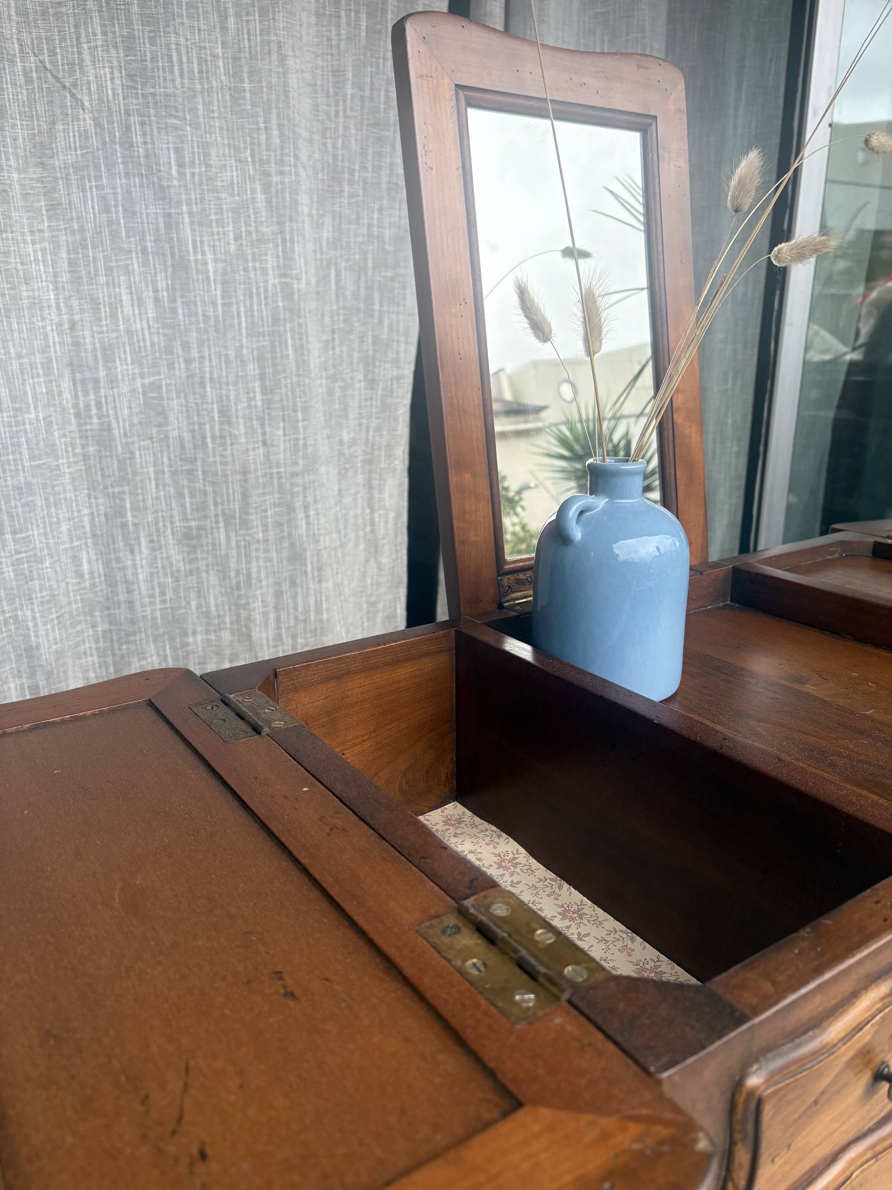 Beautiful dressing table and desk