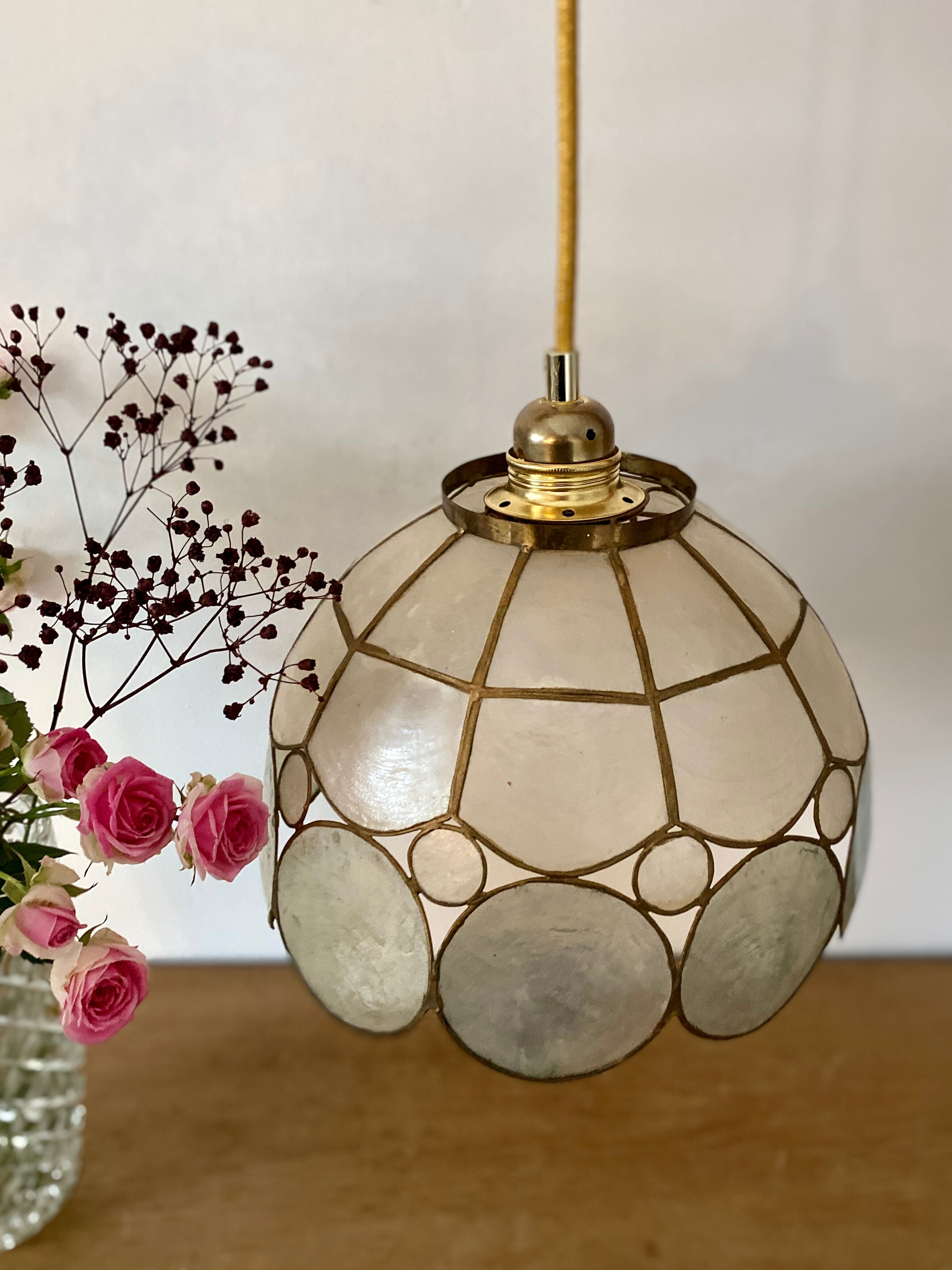 Vintage lampshade suspension in mother-of-pearl and brass