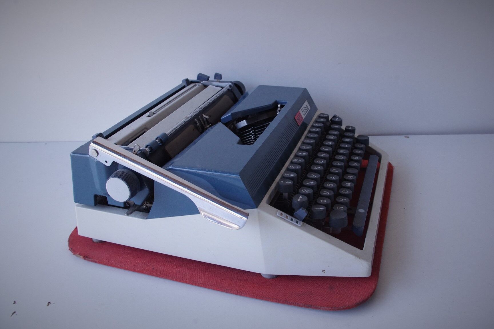 Machine à écrire cyrillique alphabet russe