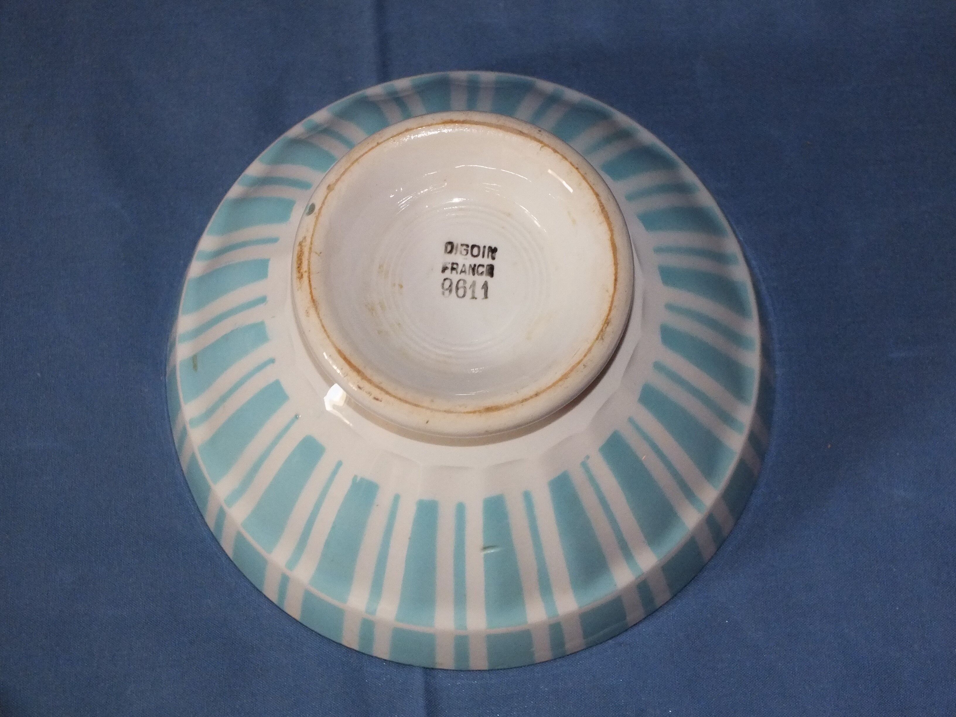 Digoin 9611 vintage pastel blue bowl on pedestal