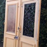 Porte d'entrée cintrée double en chêne, grilles et verre, XIXème