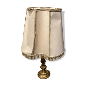 Table lamp with lampshade