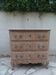 Commode de belle facture style Louis XVI en bois blanchi.