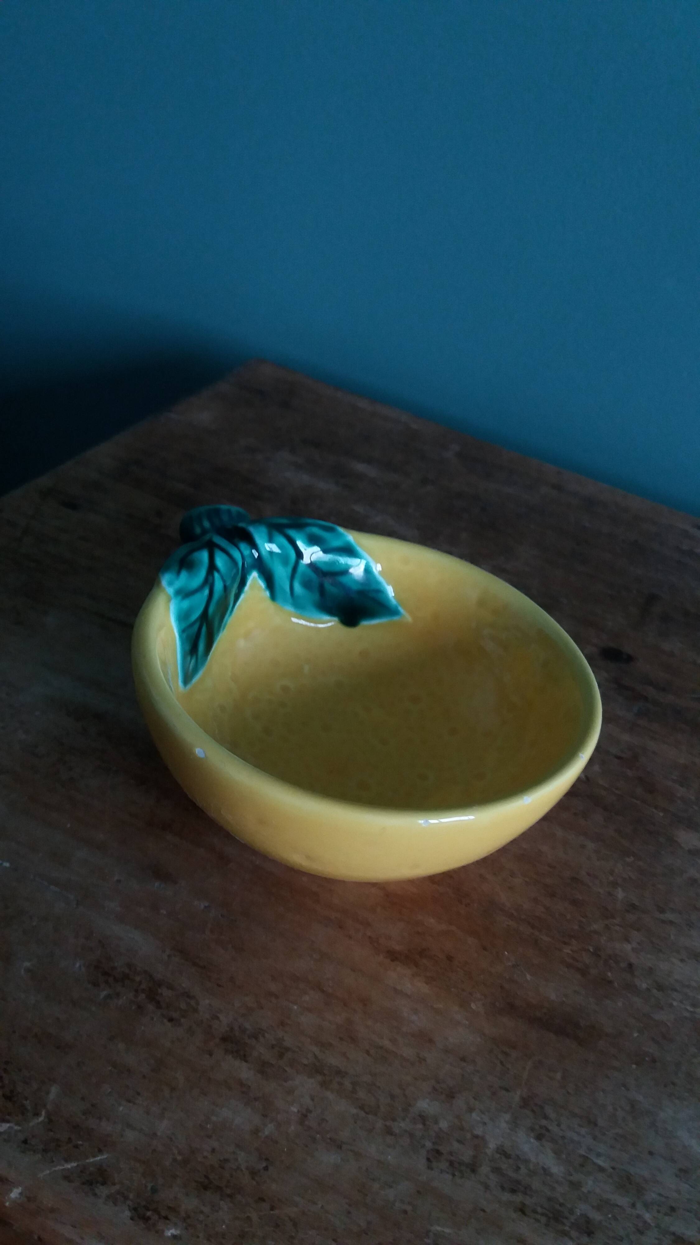 Lemon bowl in slipware
