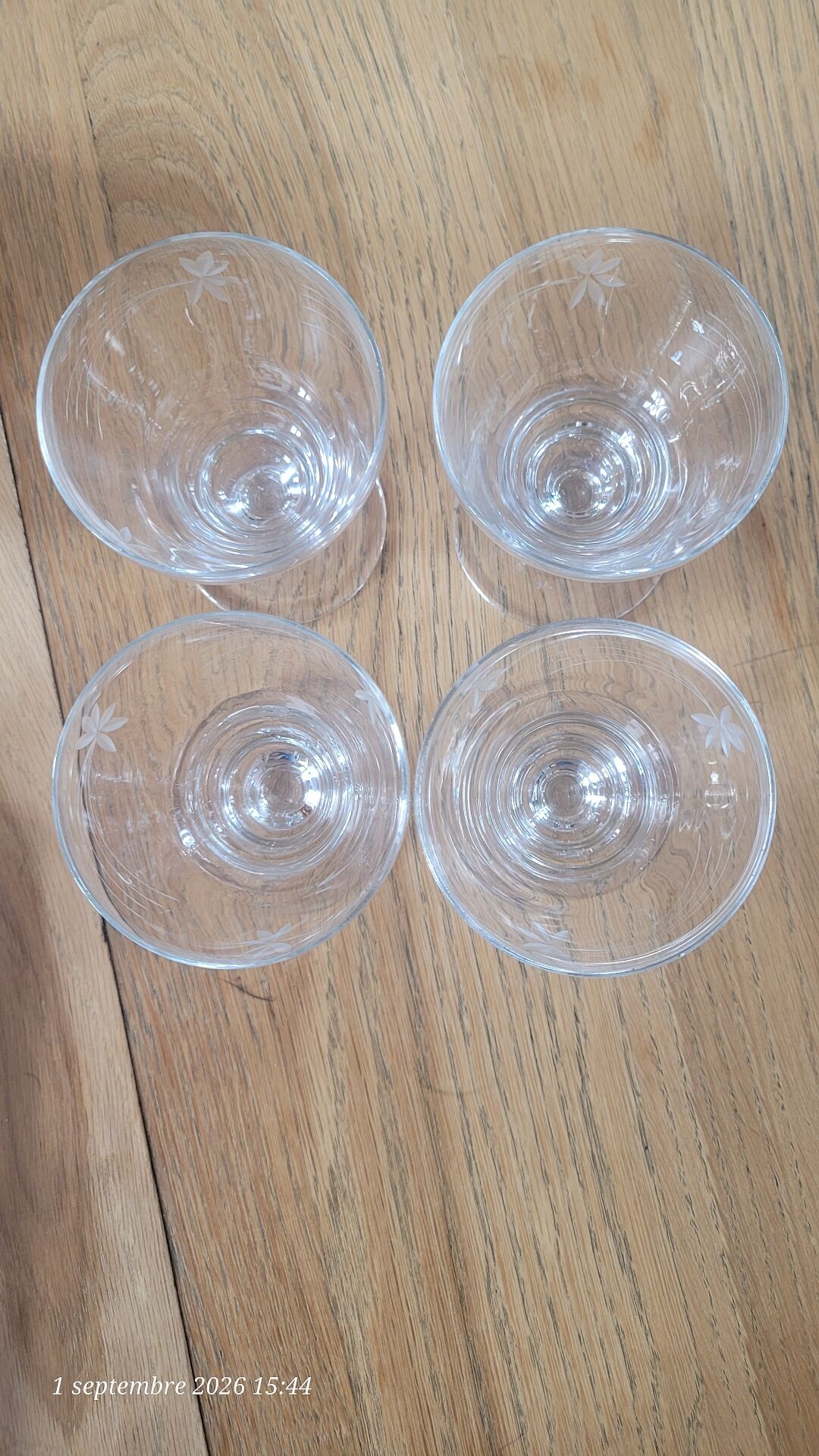 4 verres à pied Art Déco en verre gravé