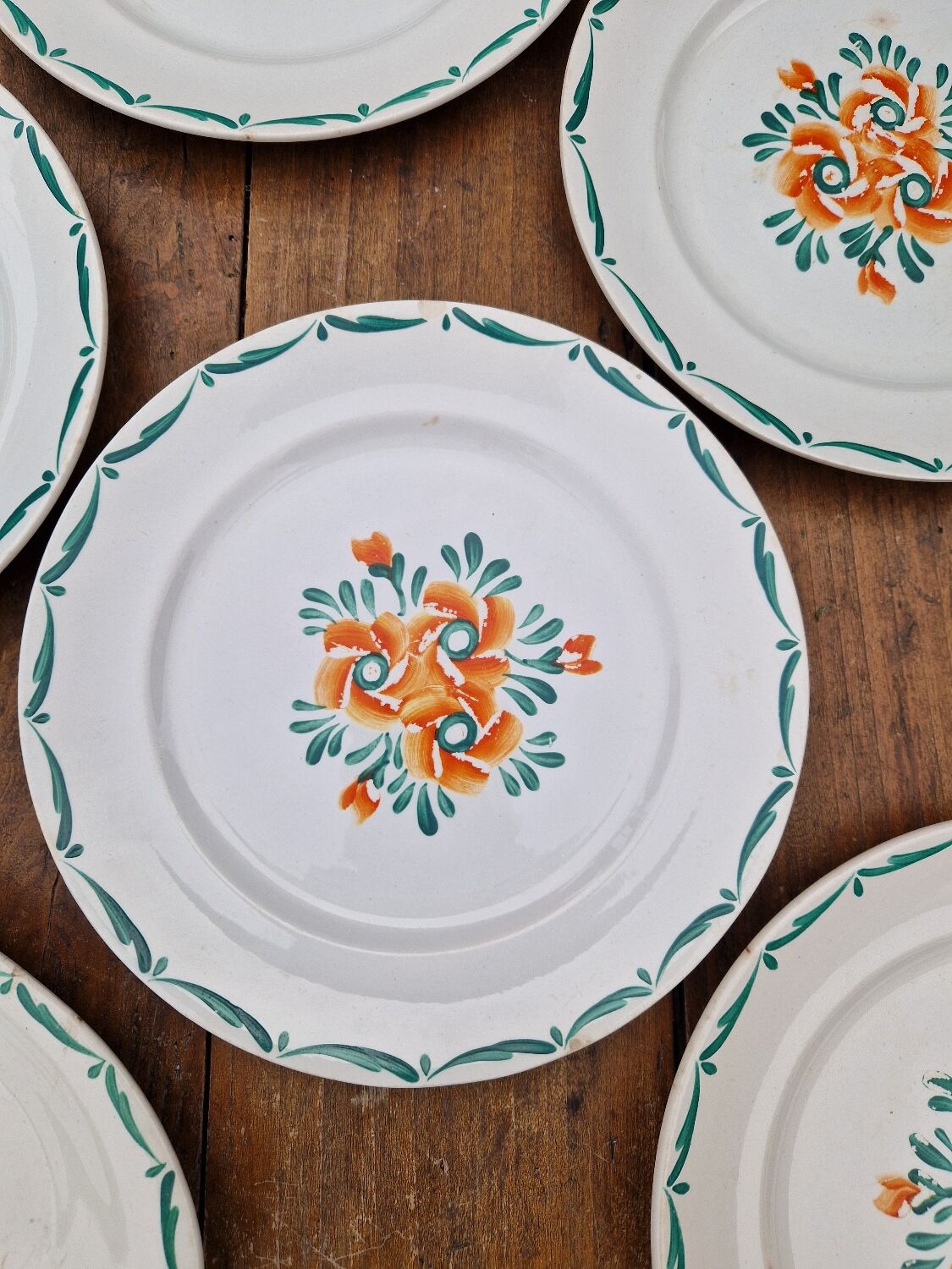 Lot de 7 assiettes plates plus de raviers