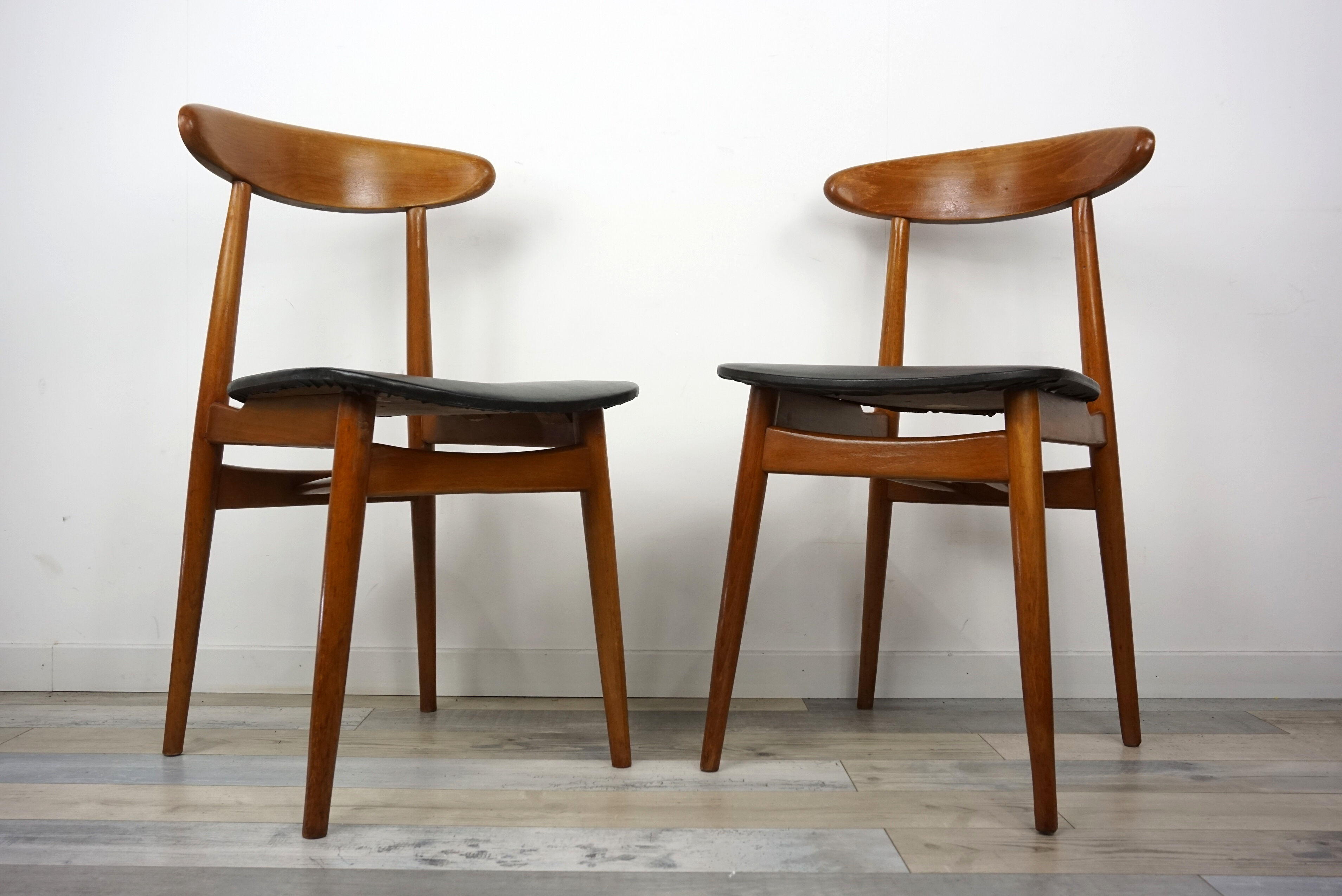 Set of 4 chairs 60s in teak and black leatherette