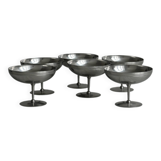 Set of 6 metal footed bowls in shiny finish.