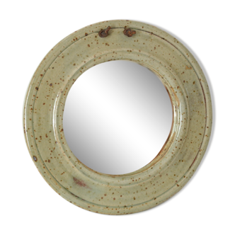 Artisanal round mirror in vintage green sandstone signed