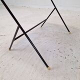 Ensemble de deux tables d'appoint en métal et bois, années 1960
