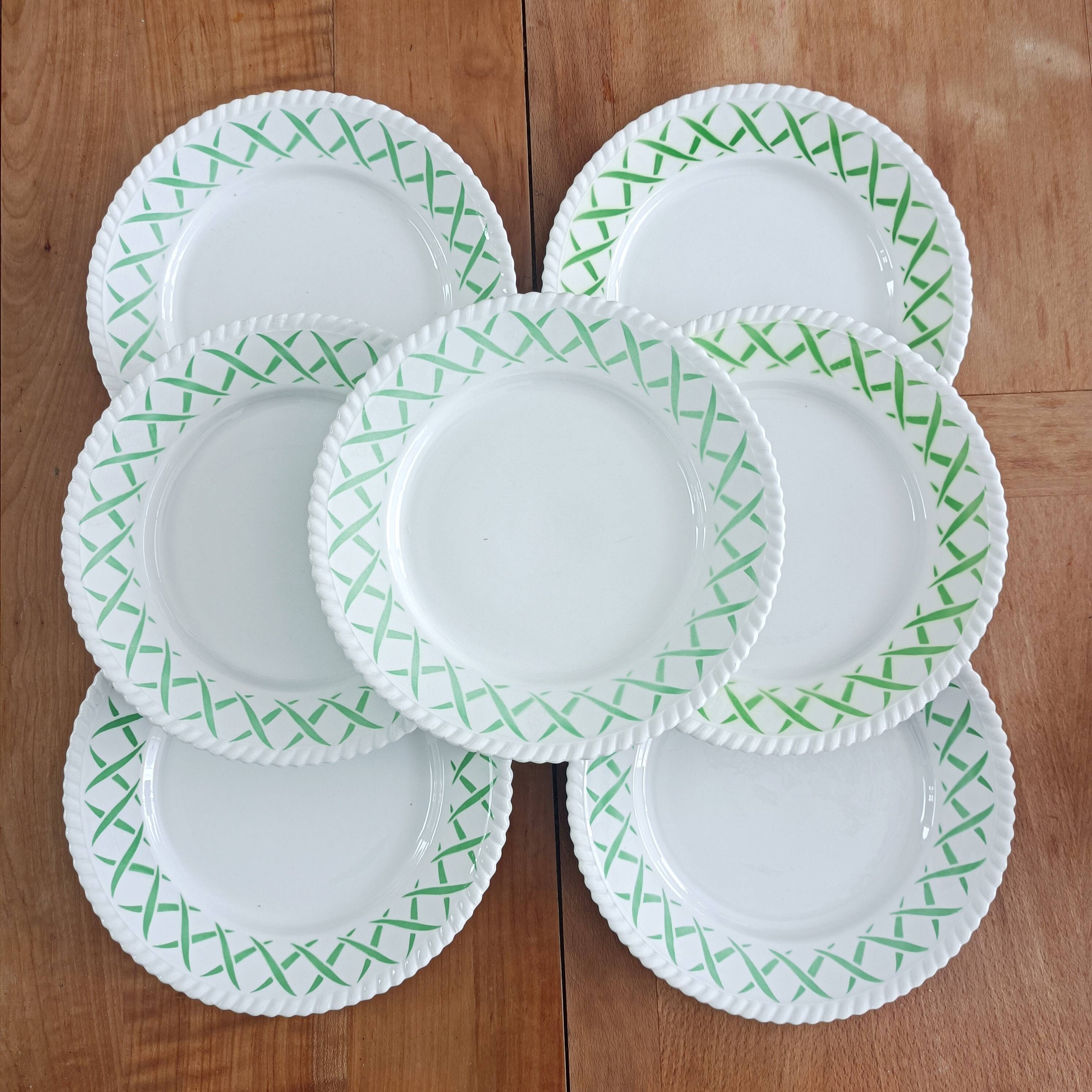 Set of 7 Badonviller flat plates, trellis decor