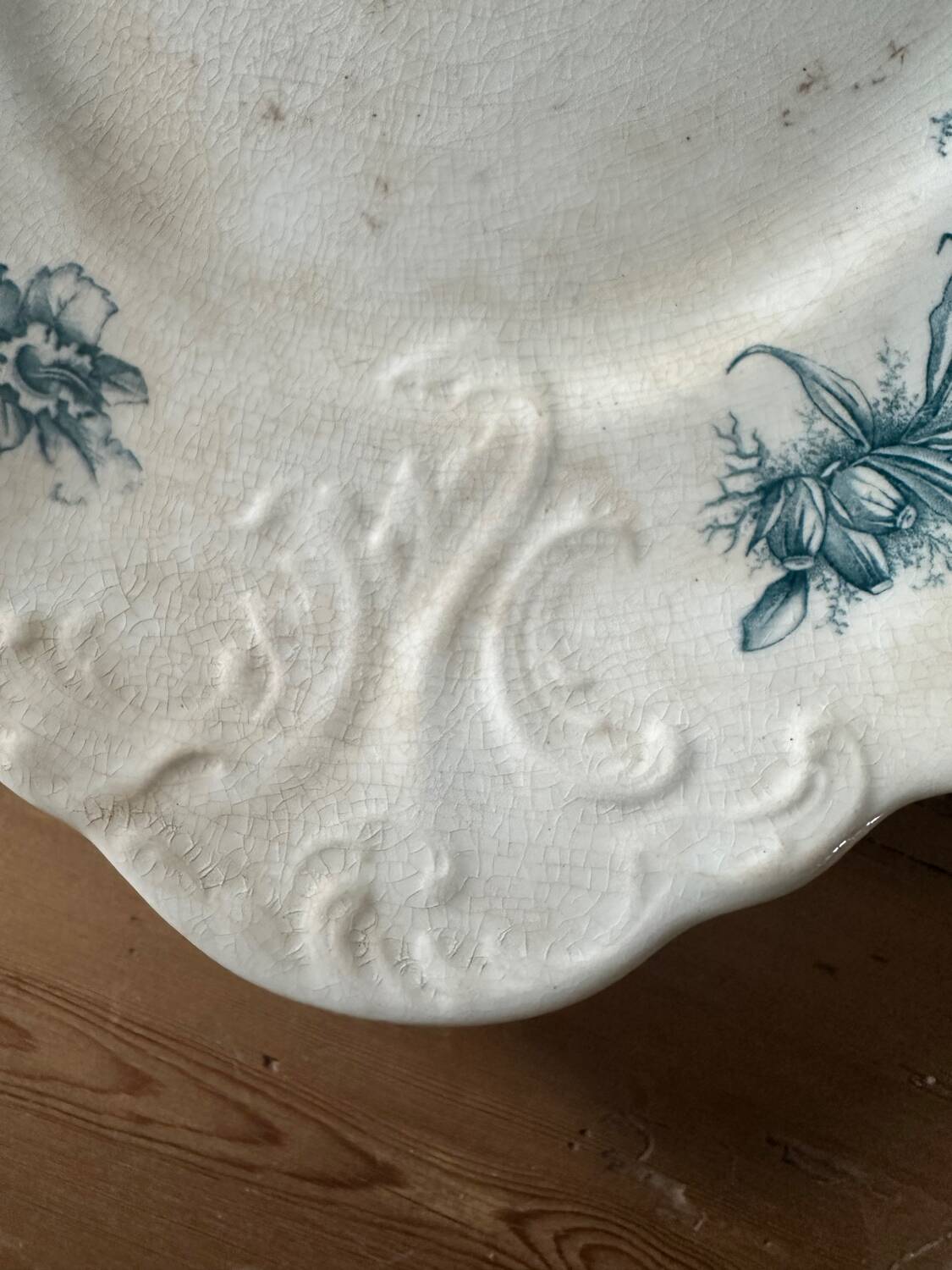 Petrus regout oval dish orchid model large