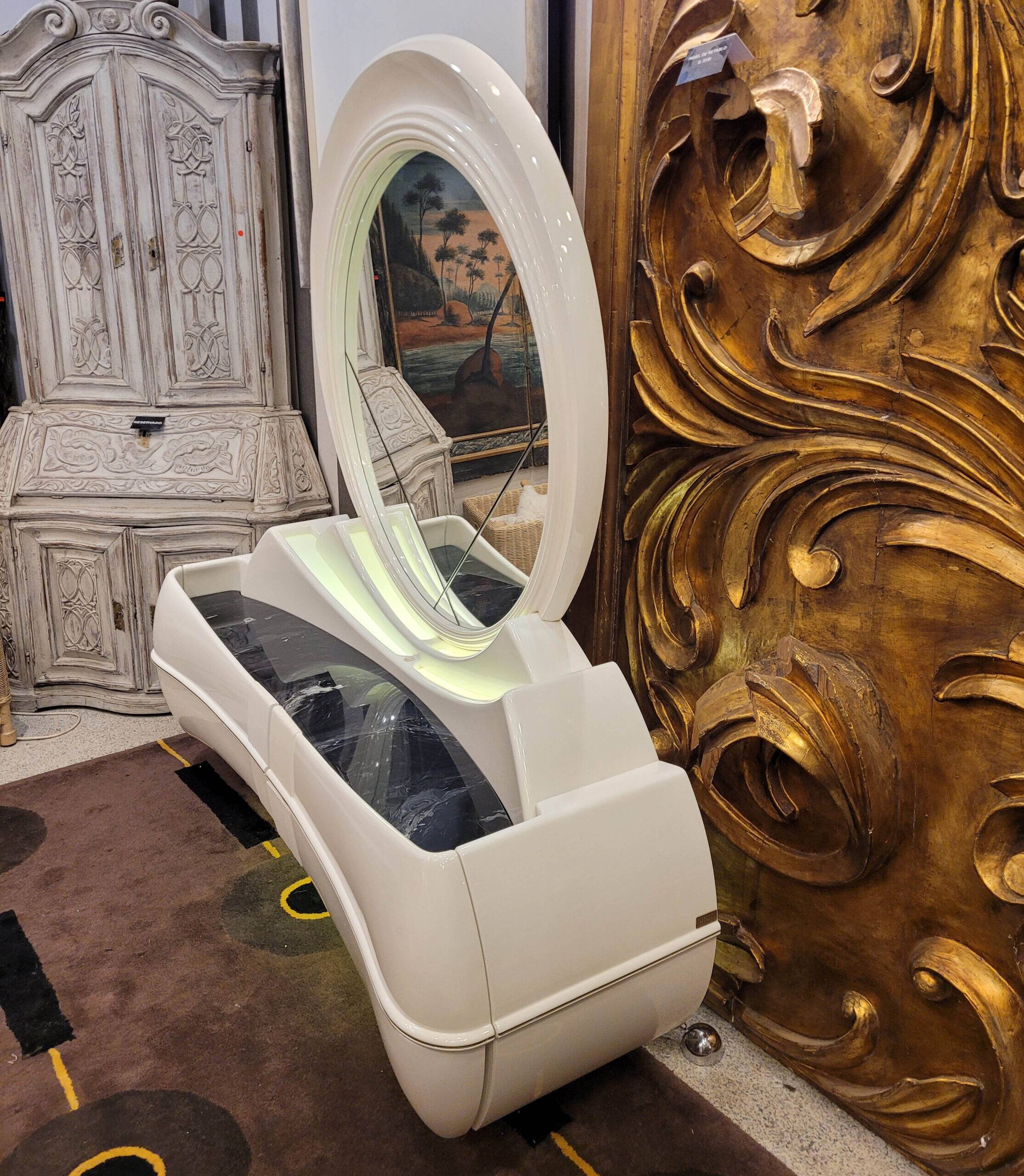 Cómoda / Tocador style Space Age, Firma DBM, lacquered wood and glass fiber, 70's – Italia