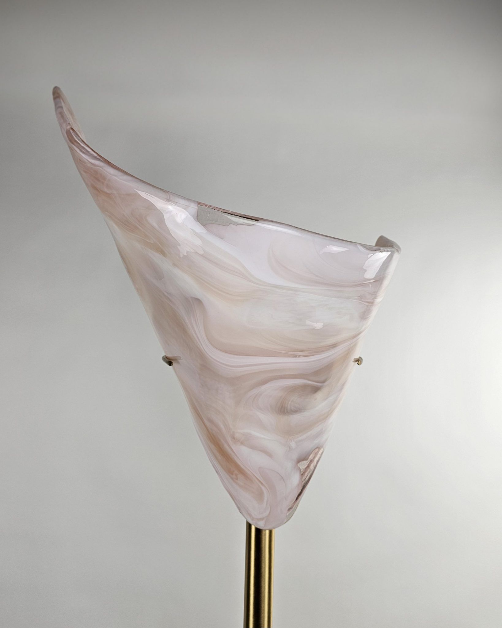 Lampadaire en laiton et verre de Murano rose par La Murrina