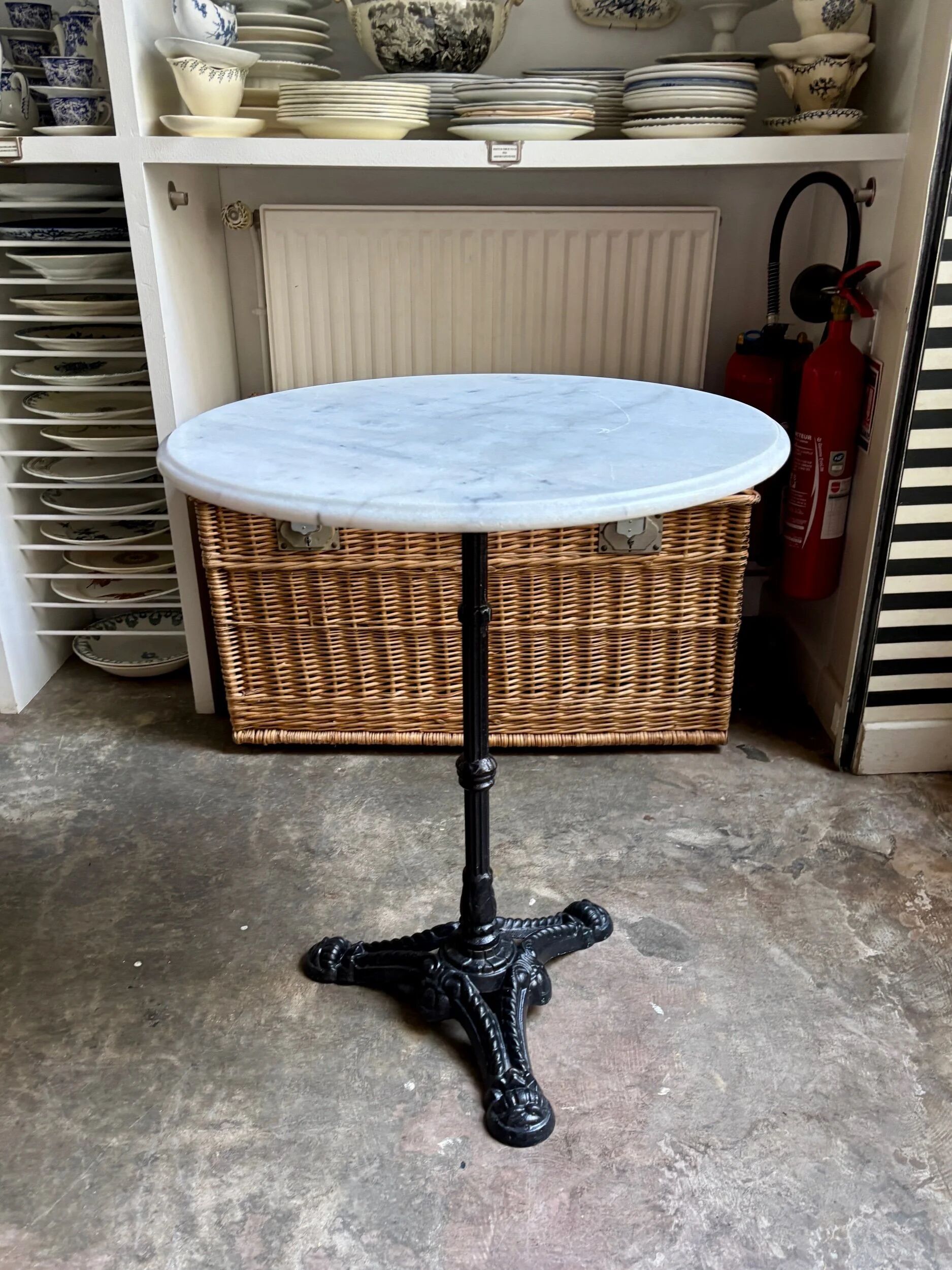 Bistro table in grey marble and black cast iron ⌀ 60 cm