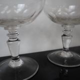 2 coupes à champagne anciennes en verre soufflé facetté