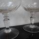 2 coupes à champagne anciennes en verre soufflé facetté