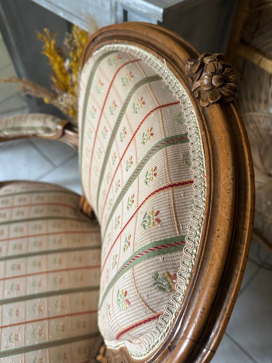 Paire de fauteuils bergères anciens style Louis XV