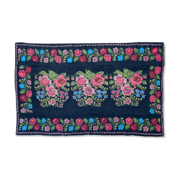 Tapis floral roumain avec un beau design fait à la main en laine