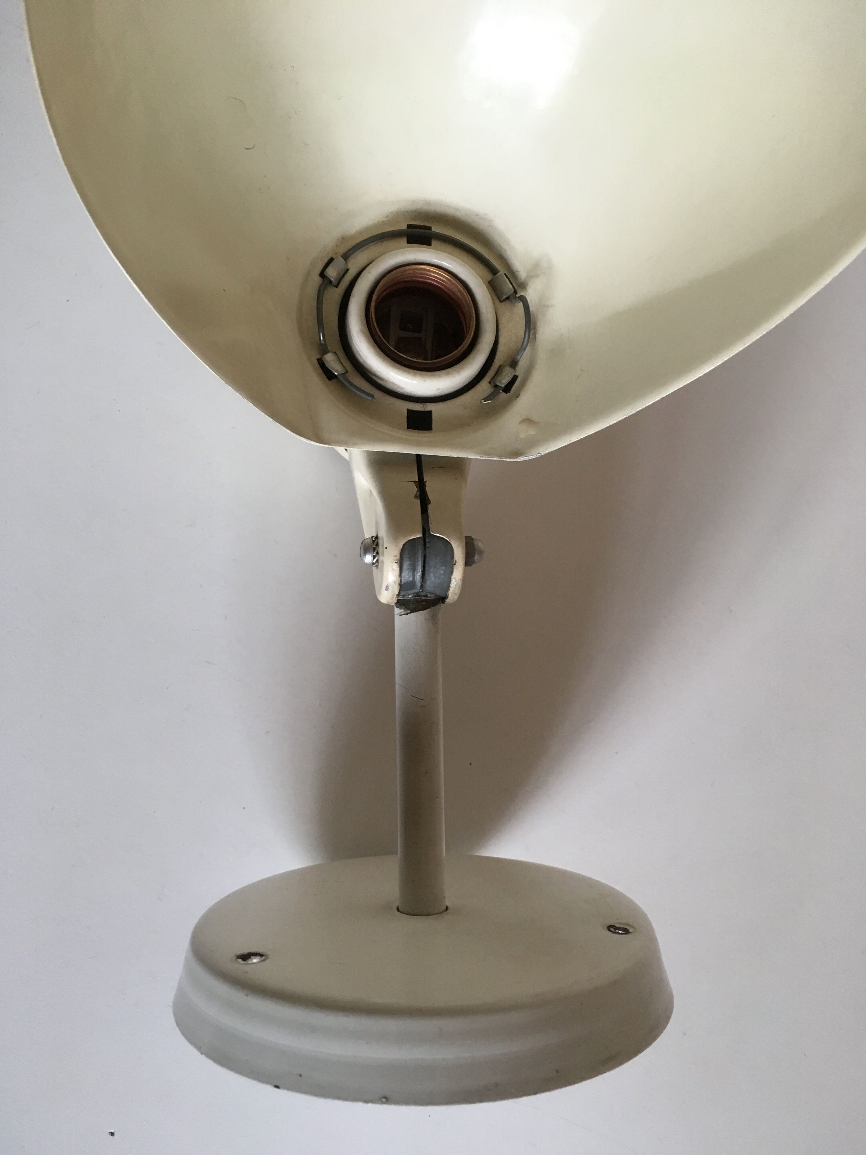 Apply 70 s articulated lacquered metal