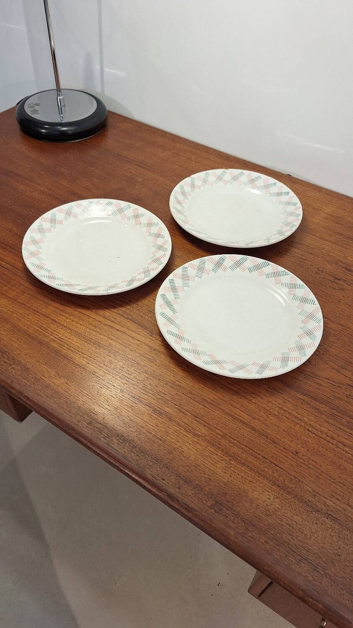 Lot d'assiettes en porcelaine