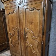 Antique Louis XV wardrobe in solid wood (oak and walnut)