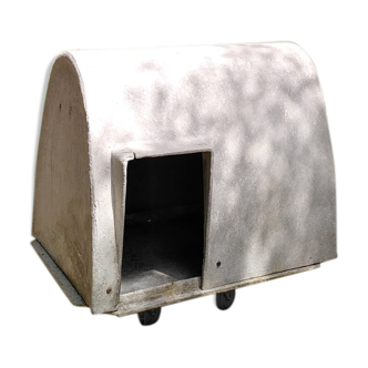 Niche dog Eternit