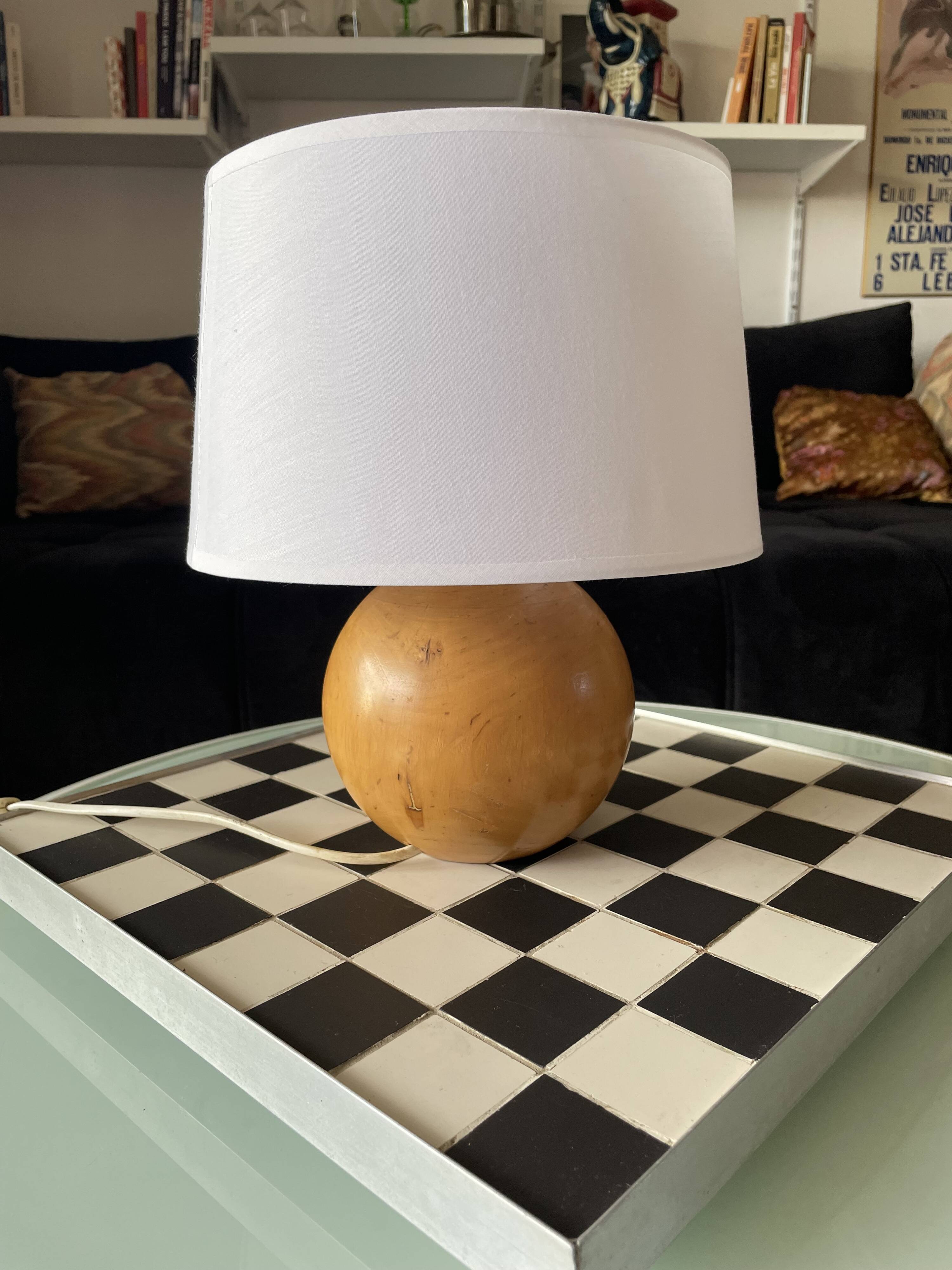 Lampe vintage en bois tourné massif