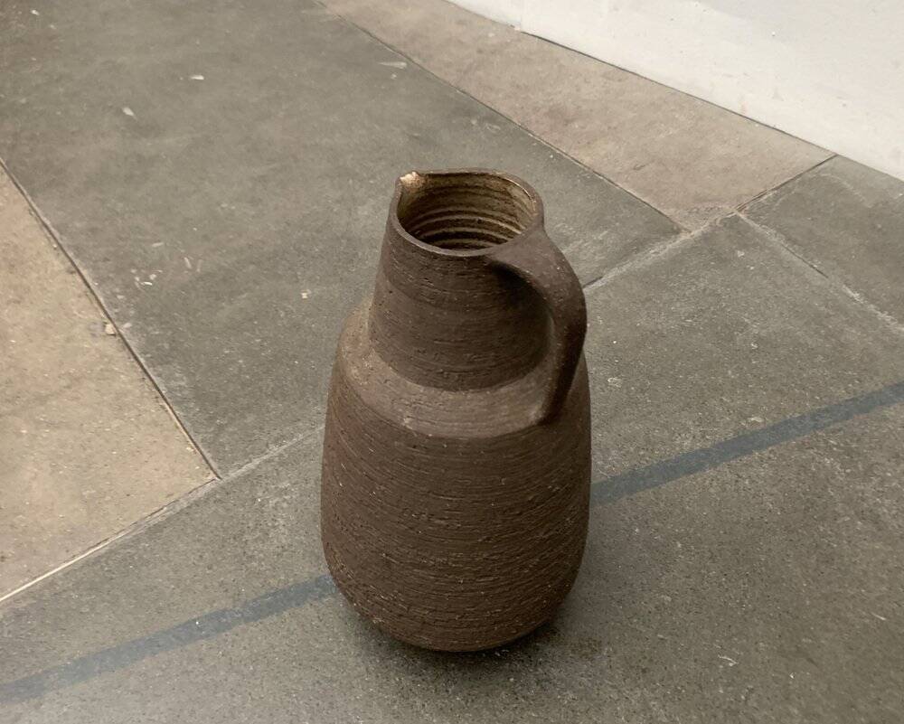 Brutalist German vase on a mid-century stand by Krösselbach Keramik, 1960s.