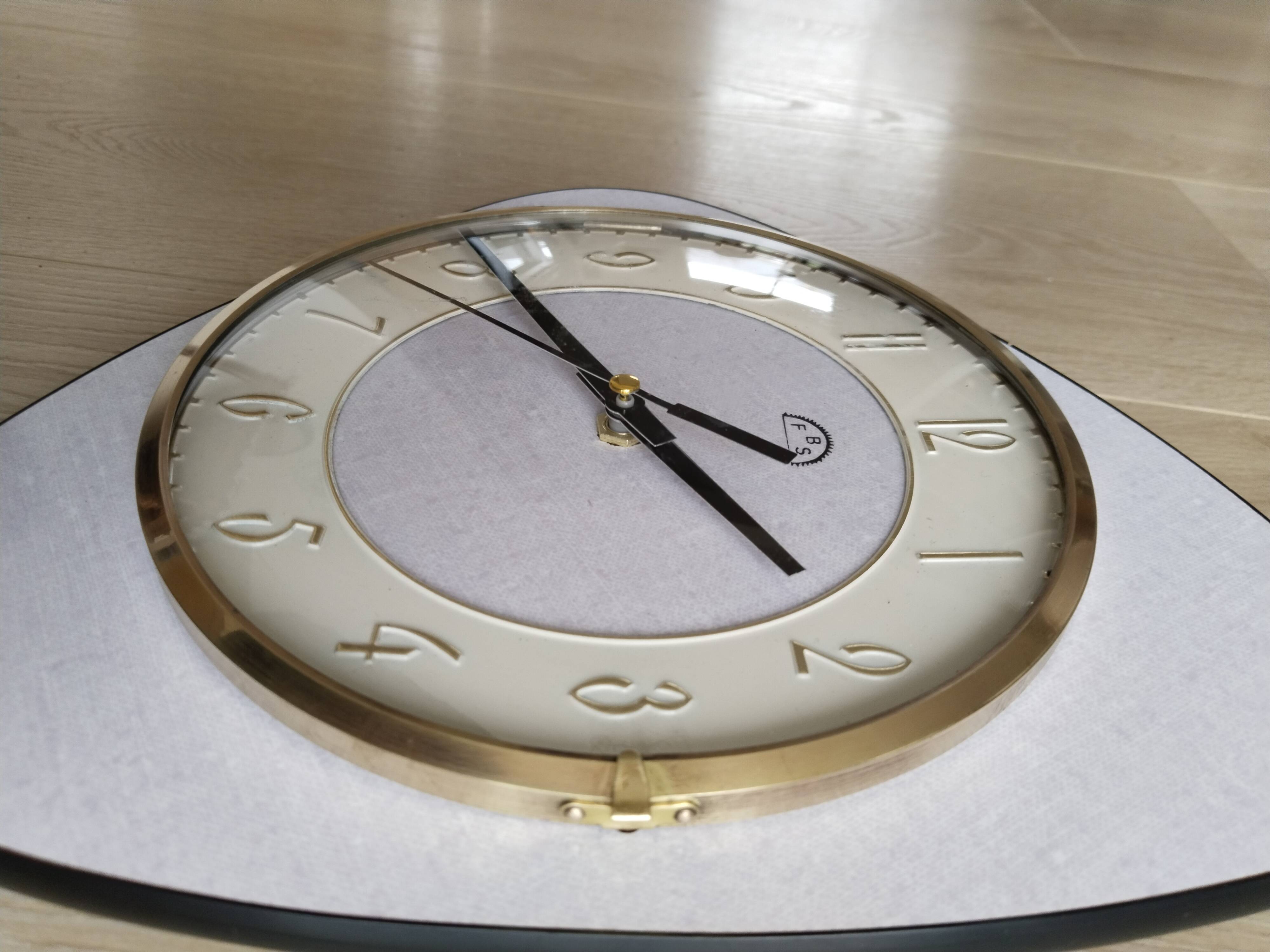 Pendulum, white formica clock, triangle shape, vintage, functional