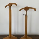 Deux Porte corset, présentoir, porte vétement en bois vintage