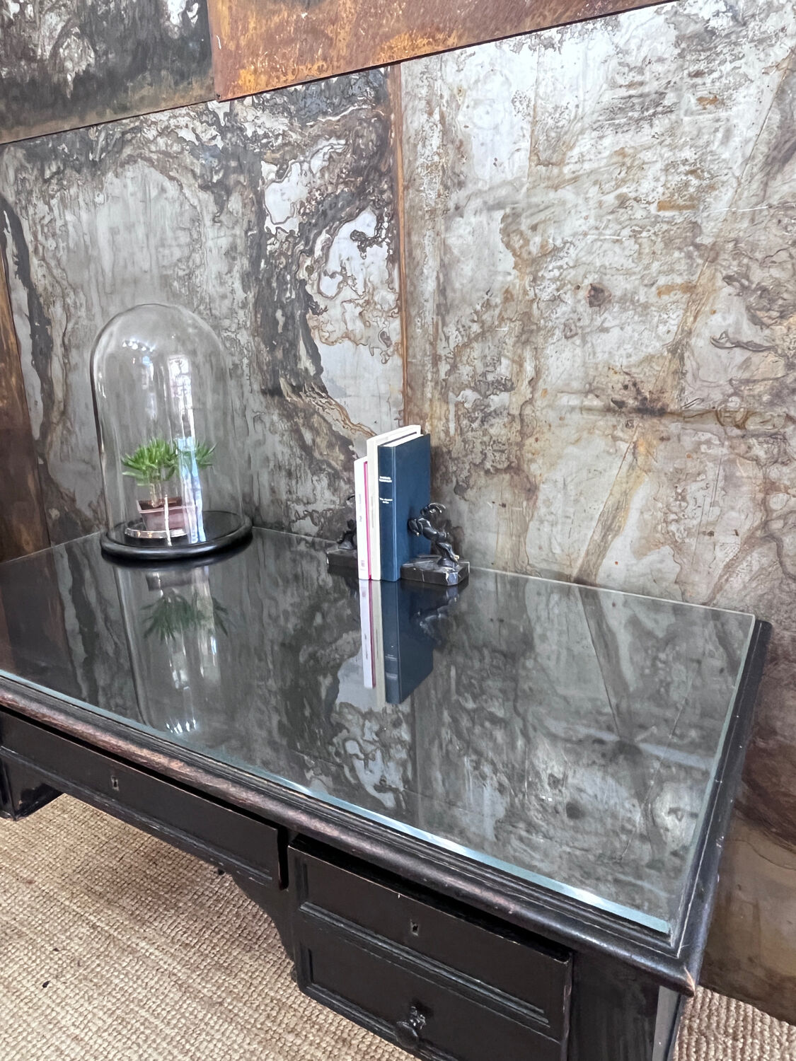 Bureau XIXeme laqué noir et sous main verre biseauté