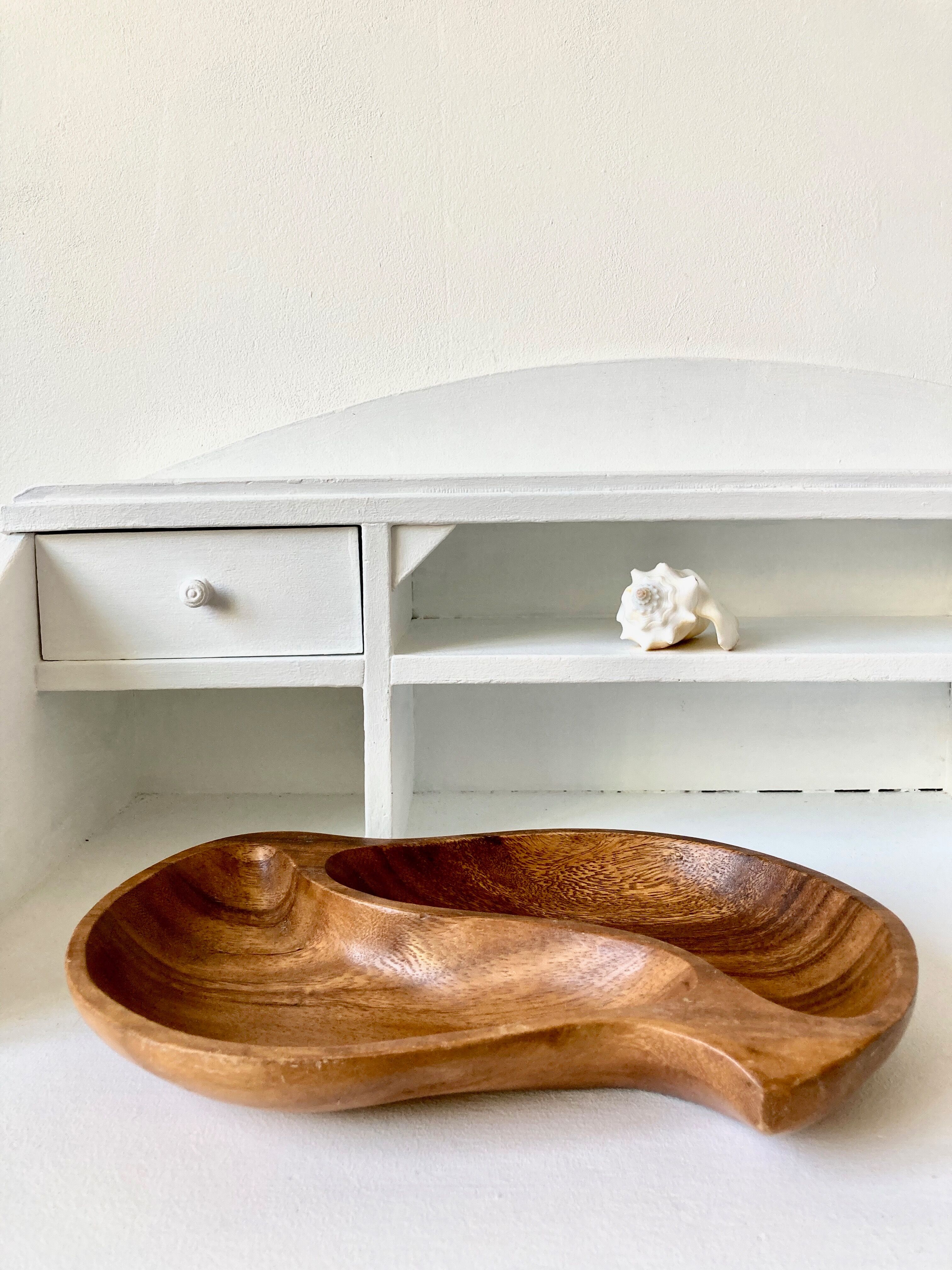 Cup tray empty-pocket with compartments