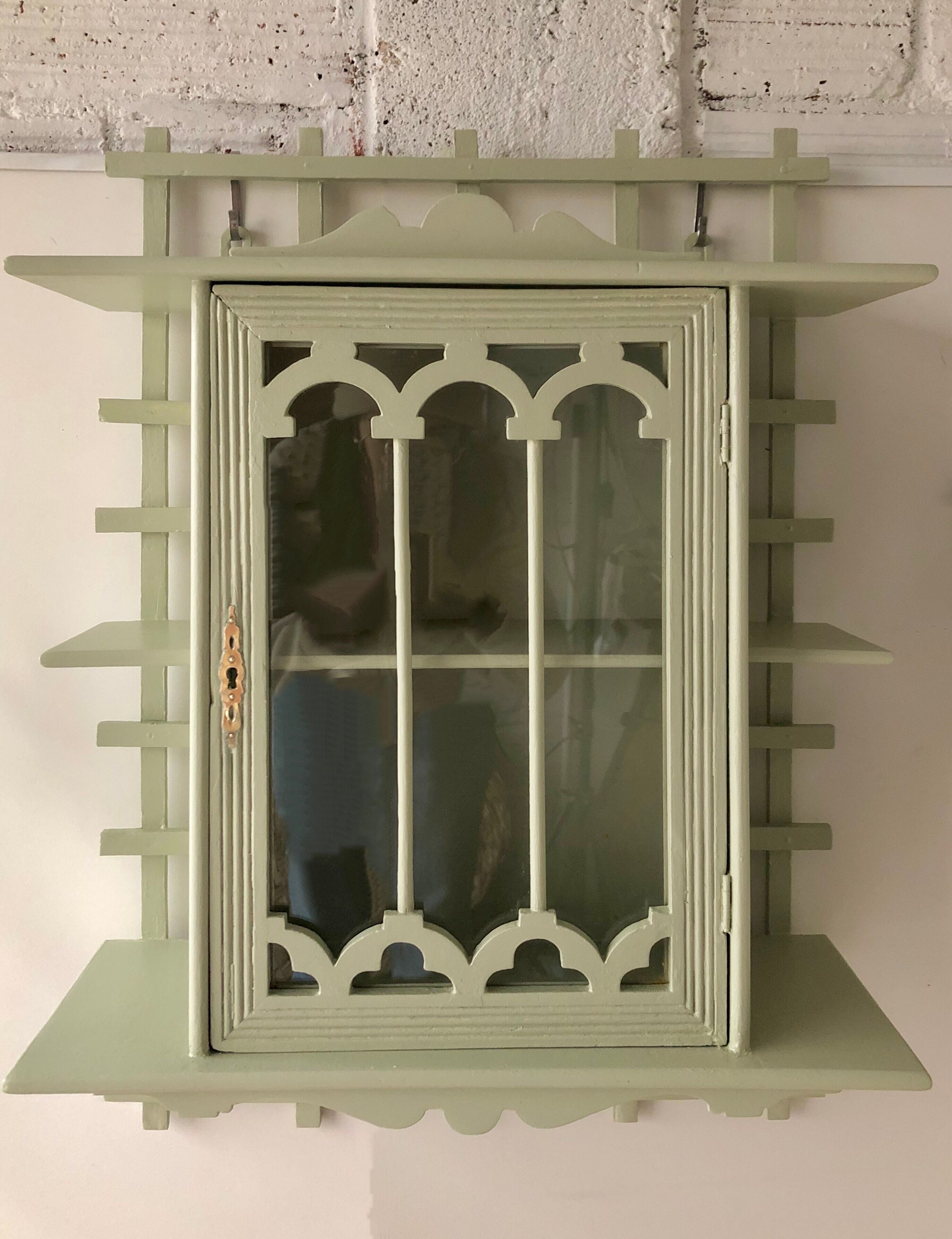 Étagère vitrine murale