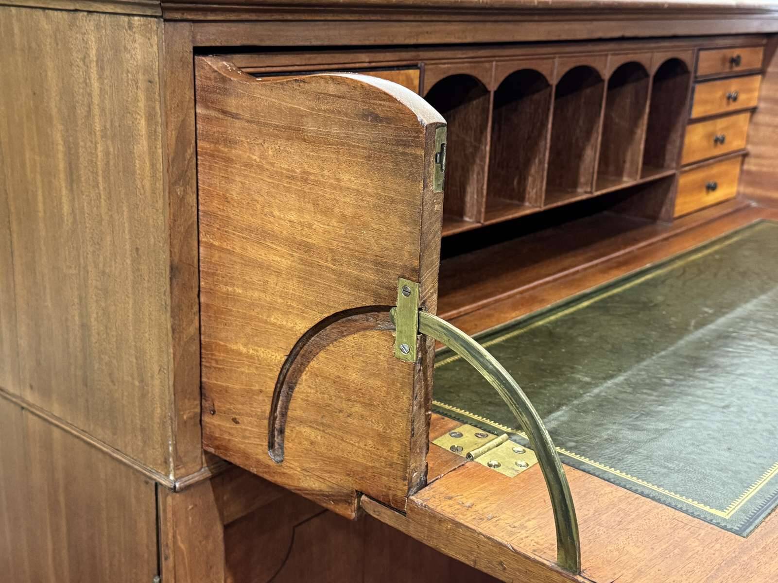 Commode secrétaire anglaise 19ème en acajou
