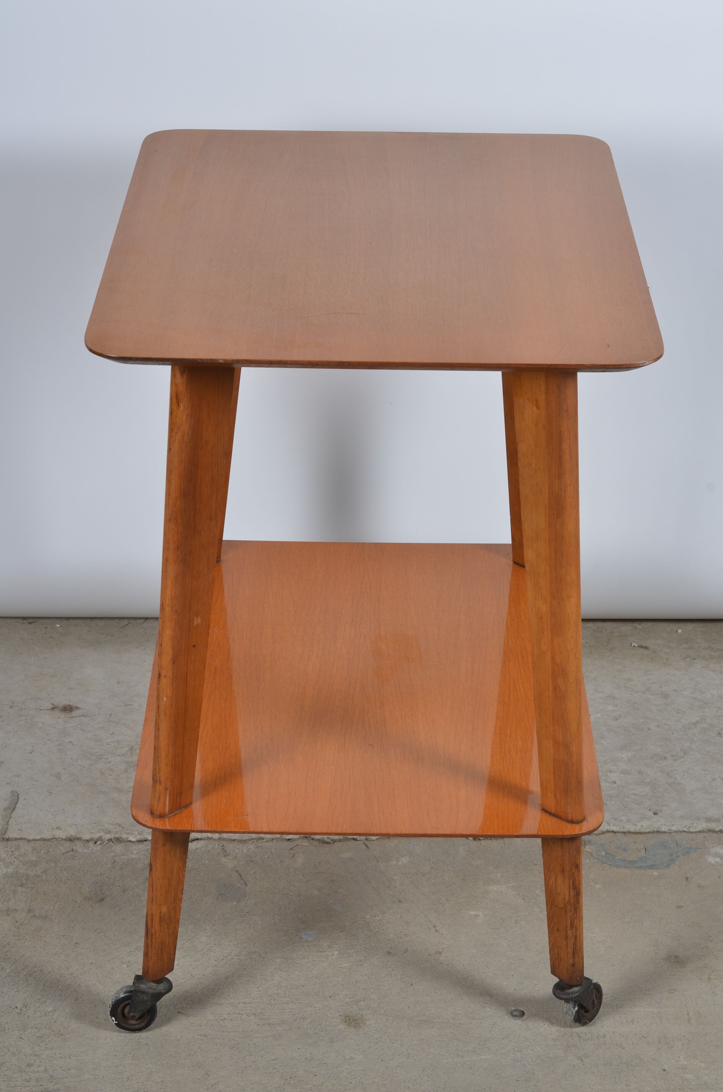 Rolling service feet compass