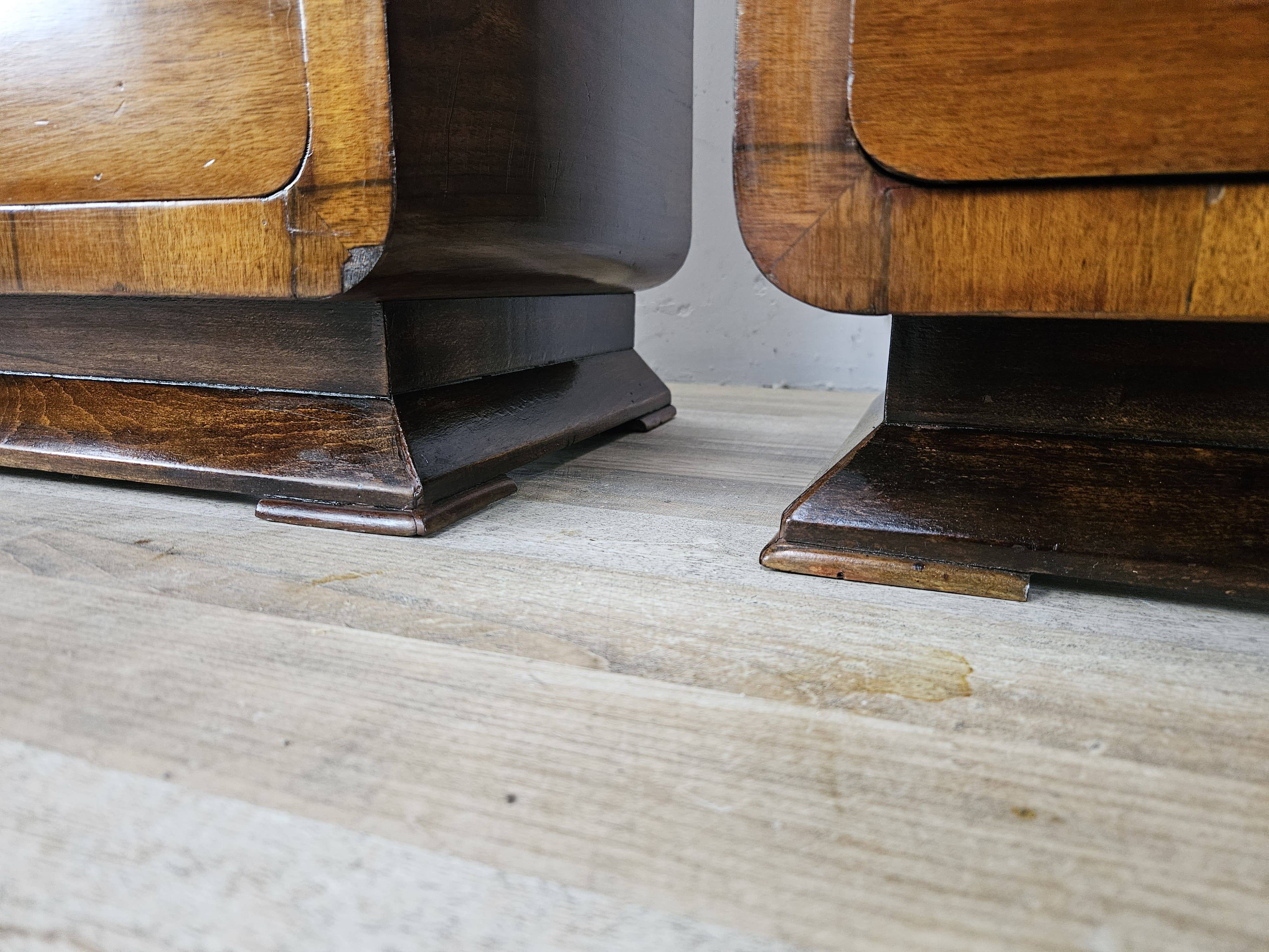 Art Decò walnut bedside tables with door and drawer